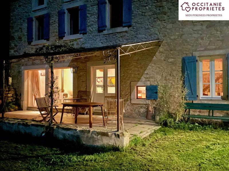 Propriété - 253 m² - 5 pièces