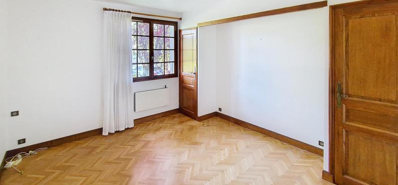 Maison - 250 m² - 5 pièces