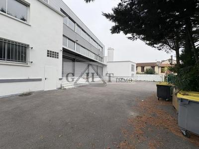 Entrepôt - 2 391 m²