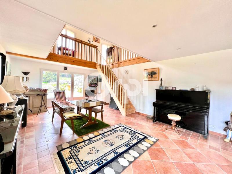 Demeure - 523 m² - 9 pièces