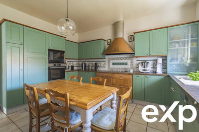 Maison - 216 m² - 8 pièces