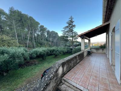 Maison - 240 m² - 5 pièces