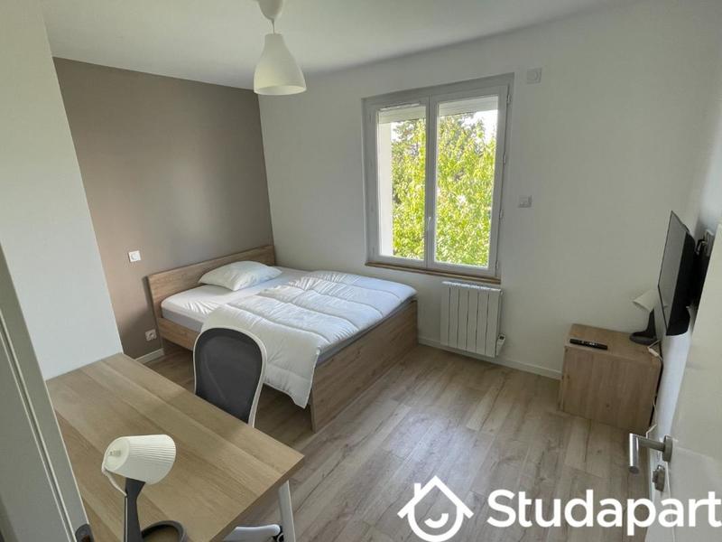 Chambre - 11 m² - 1 pièce