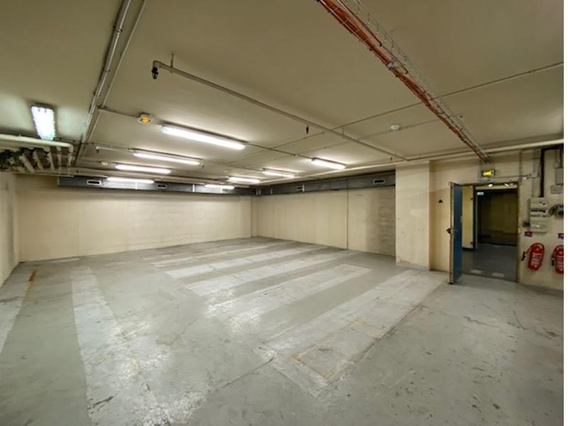 Local d'activité / Entrepôt - 183 m²