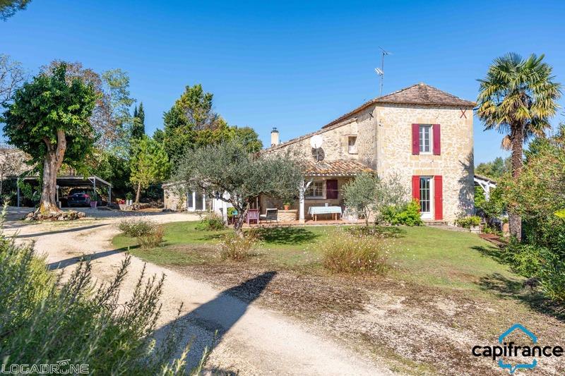 Maison - 200 m² - 8 pièces