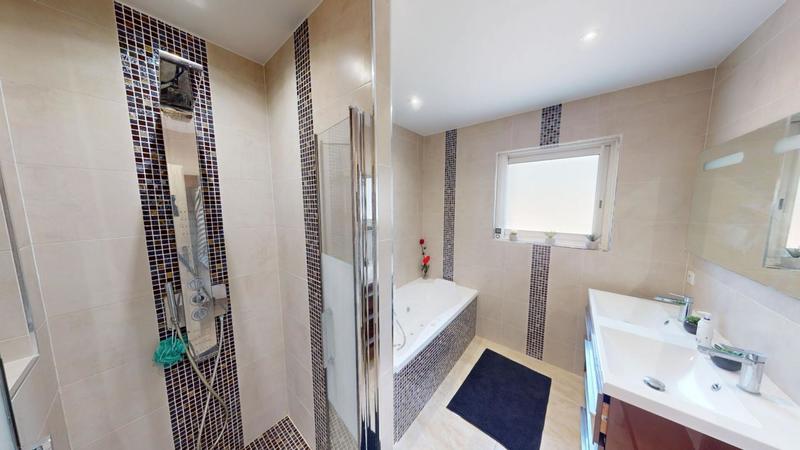 Villa - 207 m² - 8 pièces