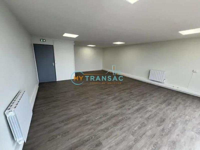 Local d'activité / Entrepôt - 245 m²