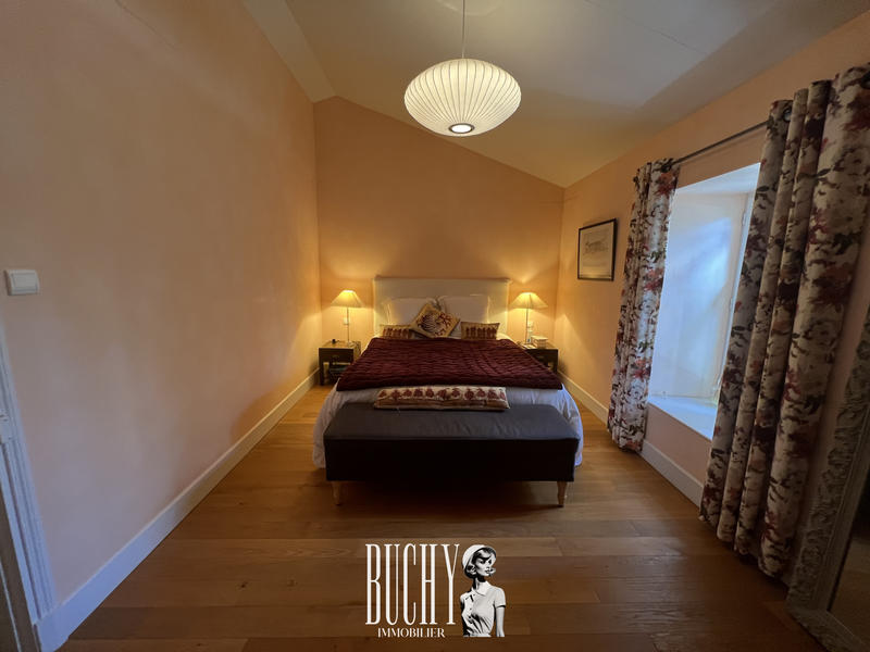 Maison - 318 m² - 9 pièces