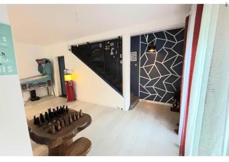 Pavillon - 260 m² - 8 pièces