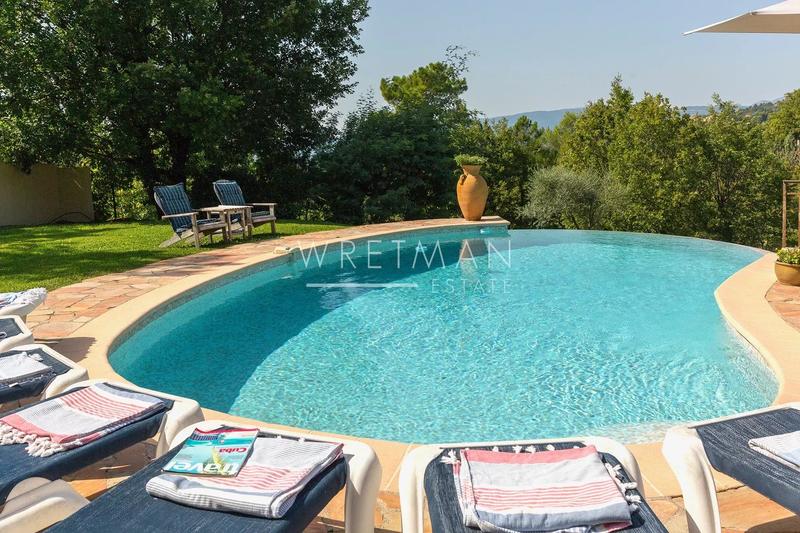 Maison - 218 m² - 8 pièces