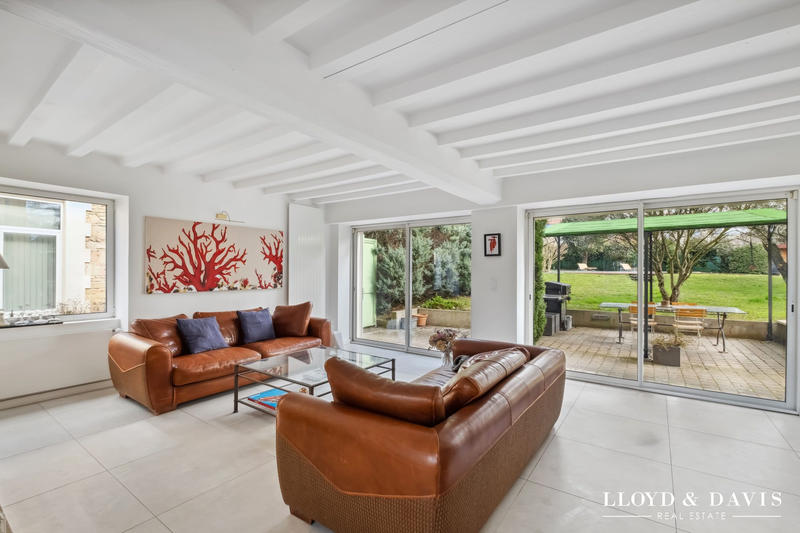 Maison - 280 m² - 9 pièces