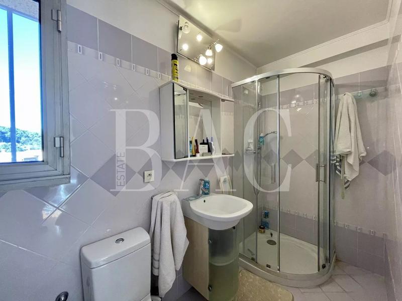 Villa - 250 m² - 8 pièces