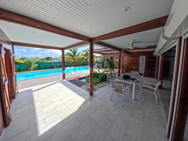 Maison - 198 m² - 7 pièces