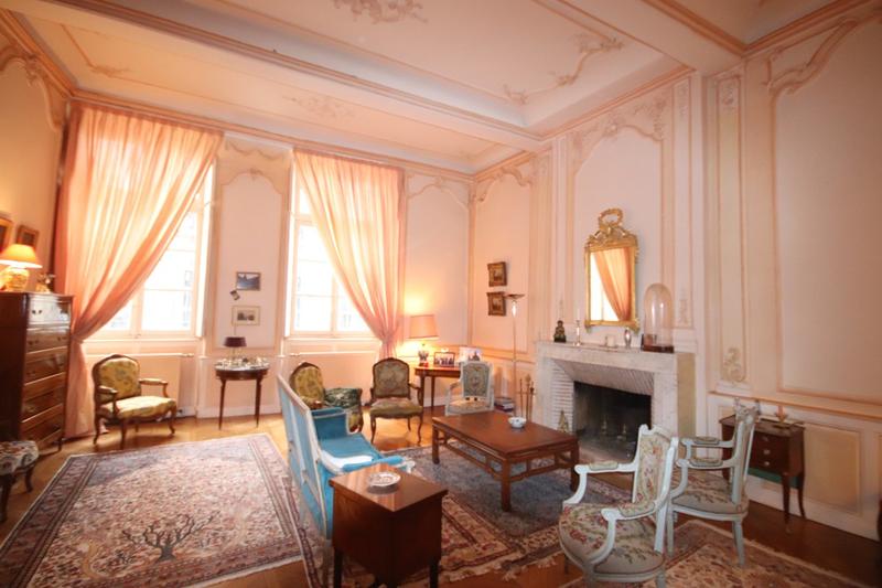 Maison - 300 m² - 8 pièces