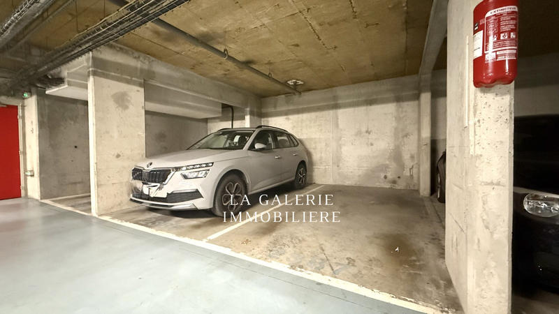 Parking / Garage - 12 m²