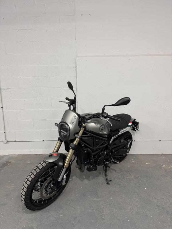 Benelli Leoncino 800 Trail