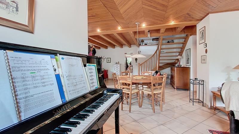 Maison - 258 m² - 5 pièces