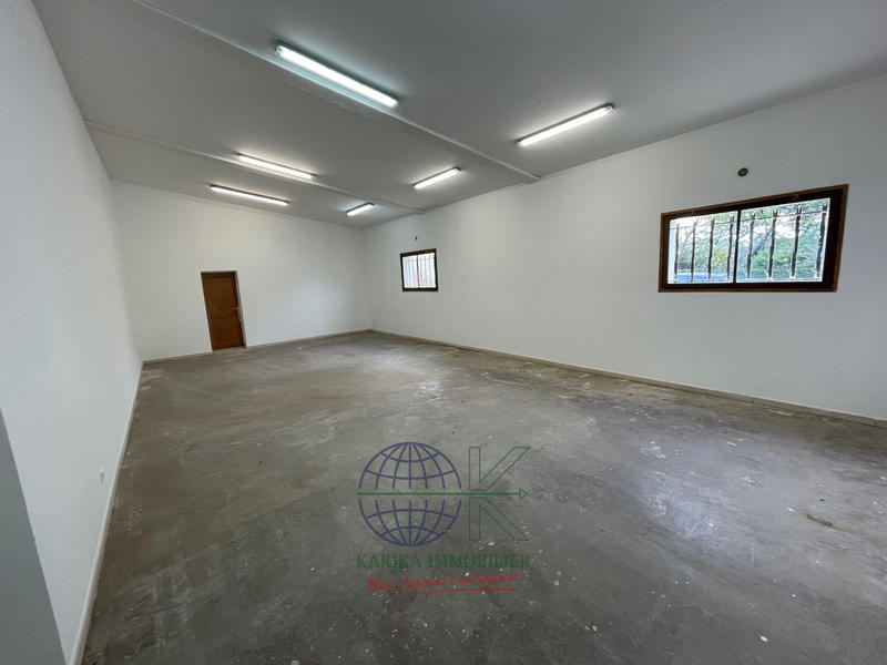 Local d'activités - 1 329 m²