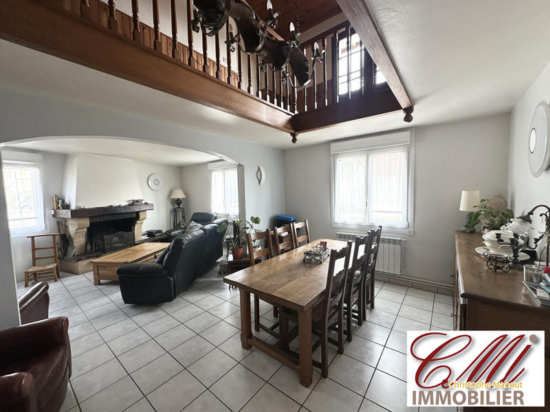 Maison - 220 m² - 9 pièces