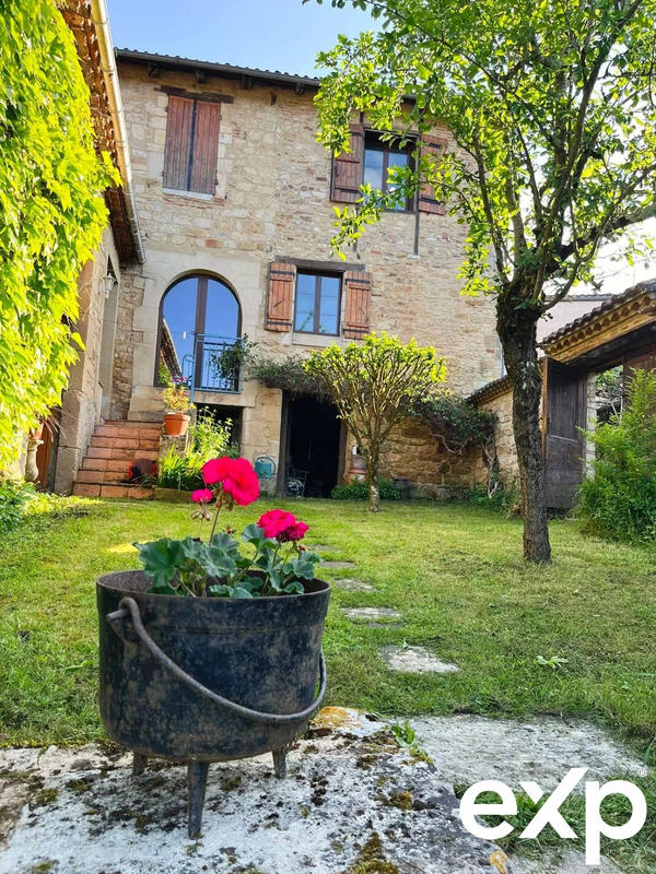 Maison ancienne - 260 m² - 12 pièces