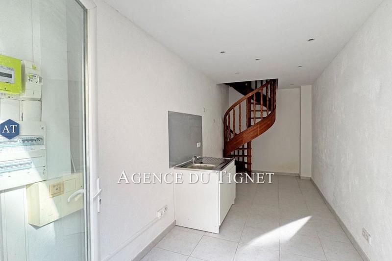 Remise - 18 m² - 2 pièces