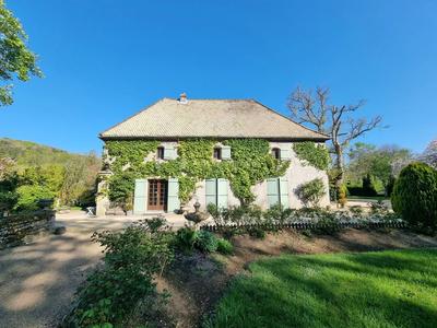 Maison - 288 m² - 9 pièces