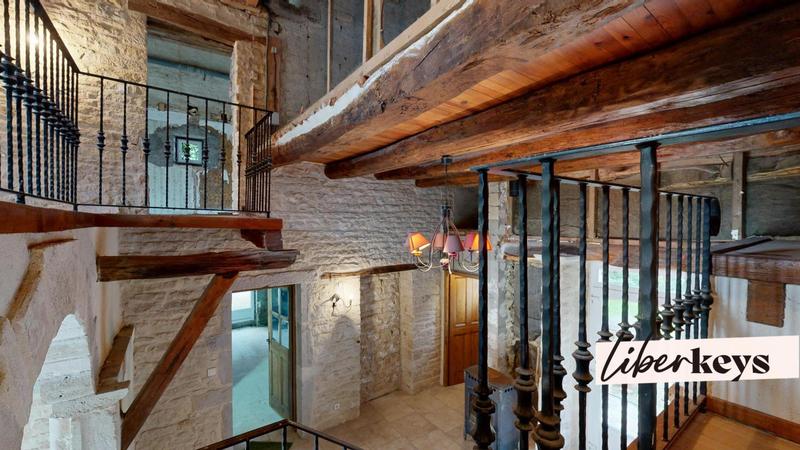 Maison de maîtres - 300 m² - 6 pièces