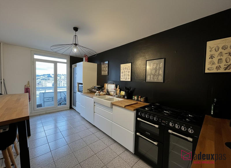 Appartement - 121 m² - 6 pièces