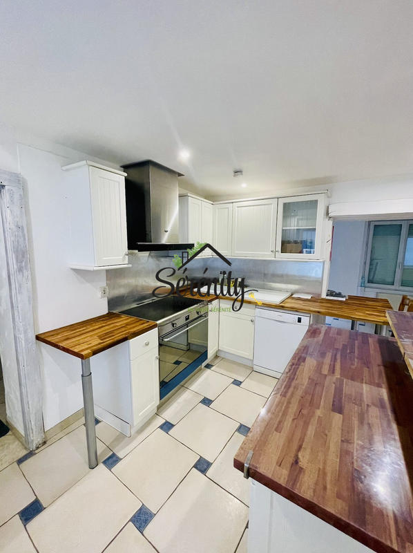 Maison - 260 m² - 6 pièces