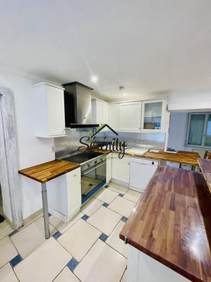 Maison - 260 m² - 6 pièces