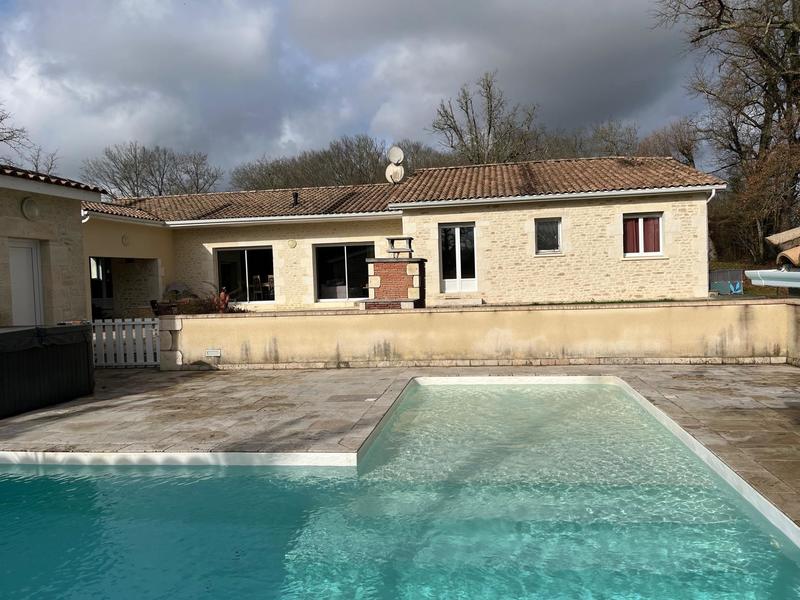 Villa - 226 m² - 9 pièces