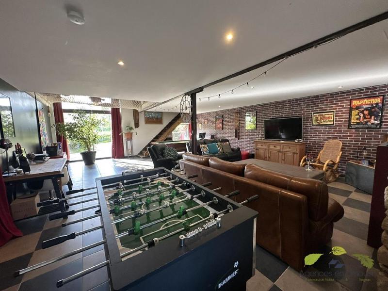 Maison - 225 m² - 8 pièces