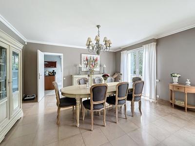 Maison - 212 m² - 7 pièces