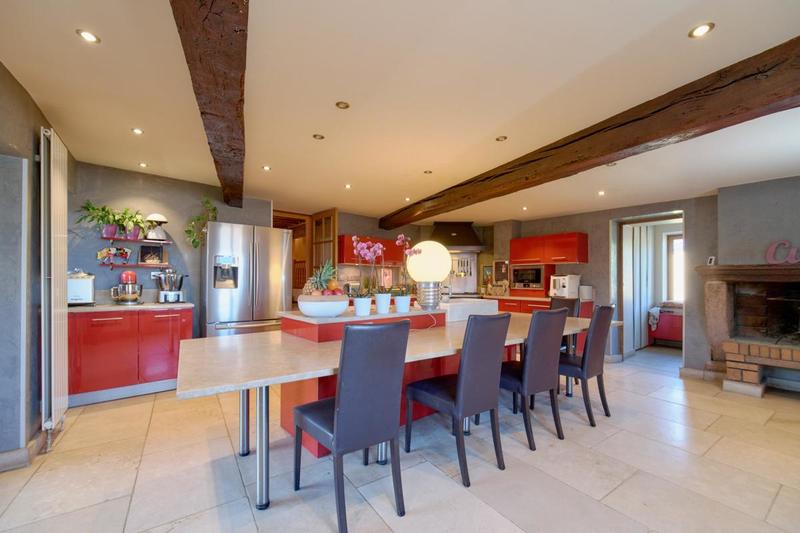 Maison - 220 m² - 7 pièces