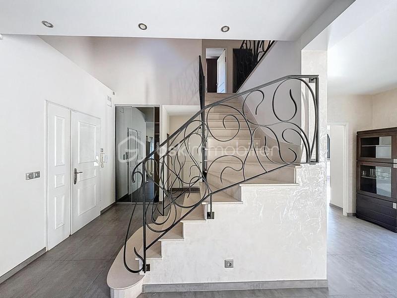 Maison - 158 m² - 7 pièces