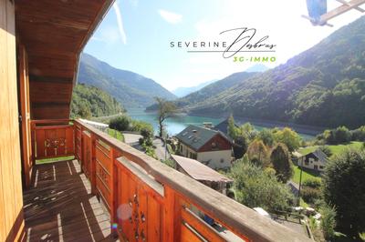 Maison traditionnelle - 140 m² - 8 pièces