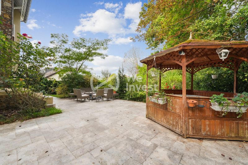 Maison - 266 m² - 10 pièces