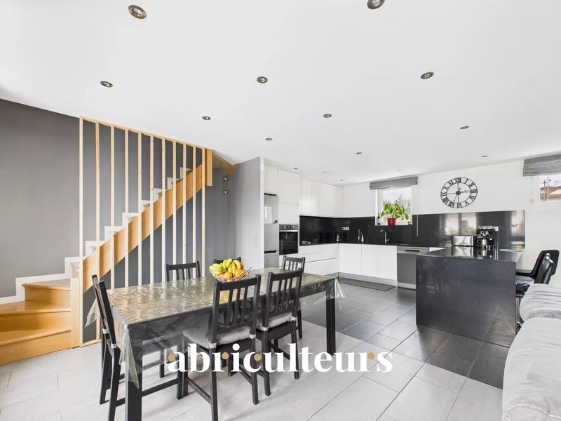 Maison - 107 m² - 7 pièces