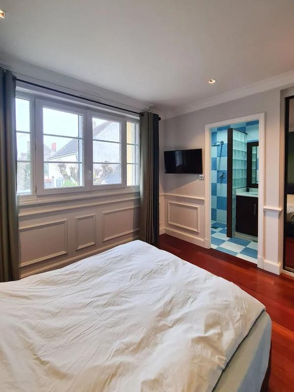 Maison - 230 m² - 7 pièces