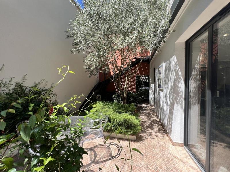 Maison - 305 m² - 8 pièces