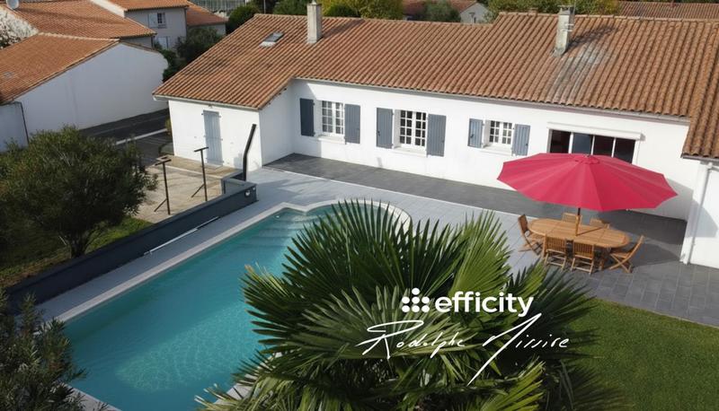 Maison - 220 m² - 8 pièces