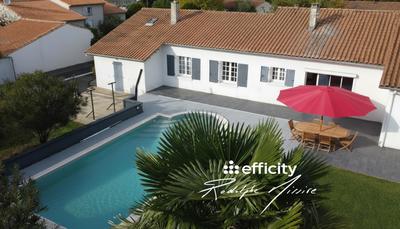 Maison - 220 m² - 8 pièces