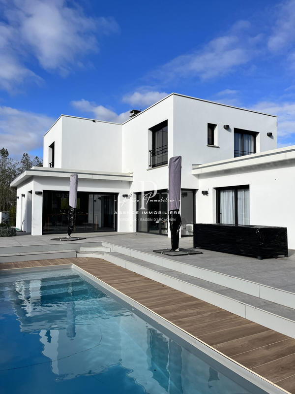 Maison contemporaine - 250 m² - 6 pièces