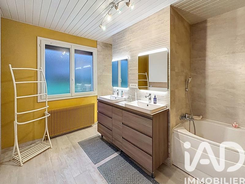 Maison - 258 m² - 8 pièces