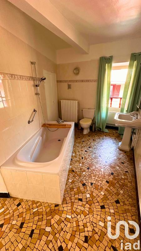 Maison - 394 m² - 14 pièces