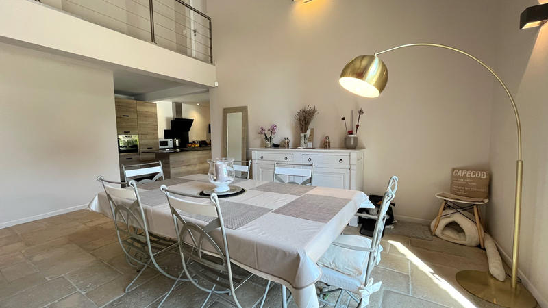 Propriété - 246 m² - 8 pièces