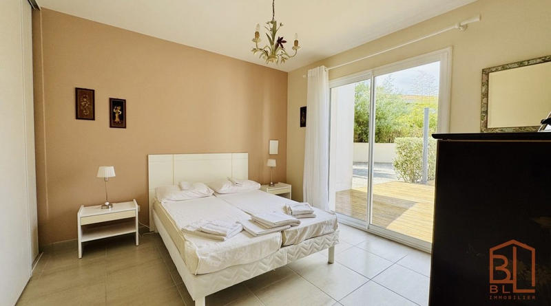 Maison traditionnelle - 274 m² - 11 pièces