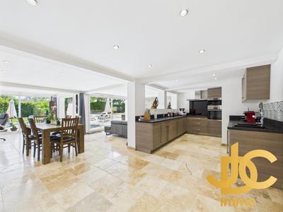 Maison - 194 m² - 7 pièces