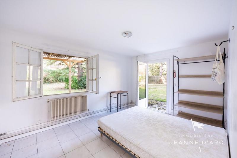 Propriété - 260 m² - 10 pièces