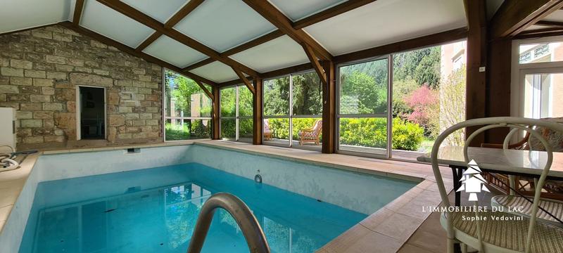 Maison - 299 m² - 14 pièces